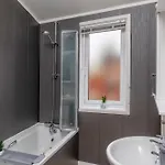 Family Luxury Retreat With Hot Tub Apartment York