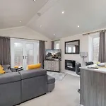 Apartment Family Luxury Retreat With Hot Tub