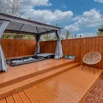 Apartment Family Luxury Retreat With Hot Tub York