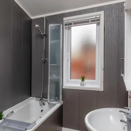 Family Luxury Retreat With Hot Tub Appartamento York