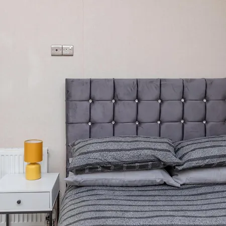 Apartment Family Luxury Retreat With Hot Tub *