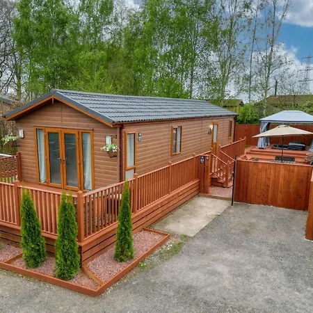 Family Luxury Retreat With Hot Tub * York