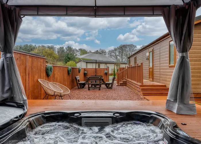 Family Luxury Retreat With Hot Tub