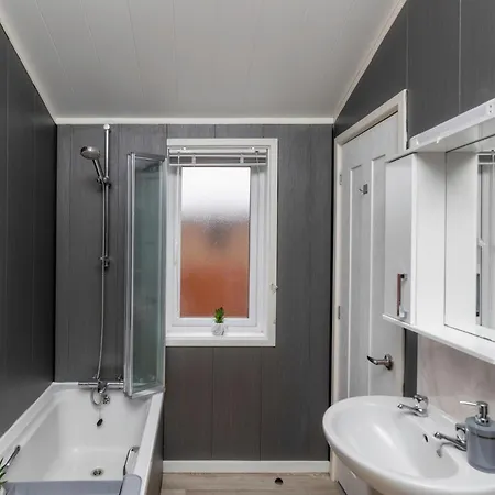 Family Luxury Retreat With Hot Tub 公寓