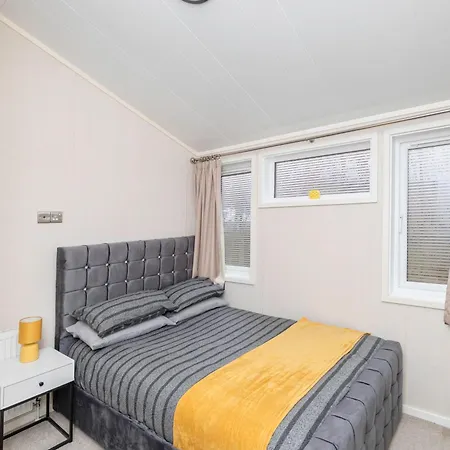 Family Luxury Retreat With Hot Tub Apartmán *