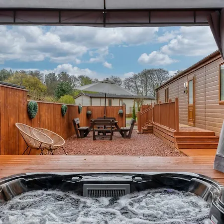 Family Luxury Retreat With Hot Tub