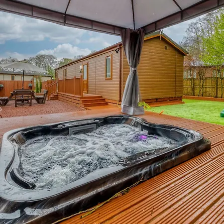 Family Luxury Retreat With Hot Tub Apartmán York