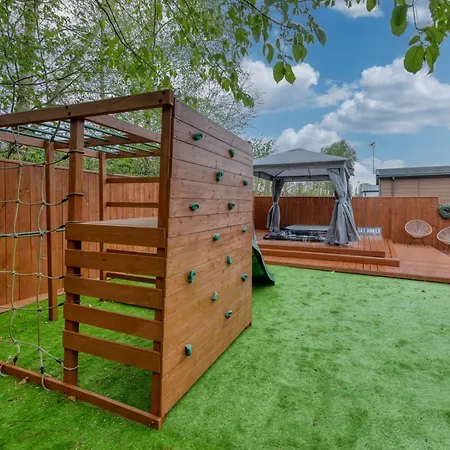 Appartement Family Luxury Retreat With Hot Tub York