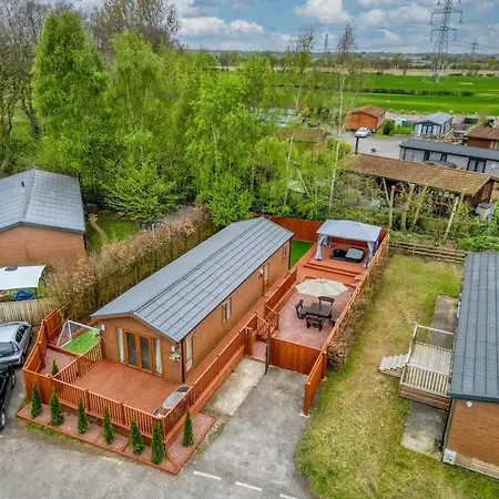 Family Luxury Retreat With Hot Tub Apartmán *
